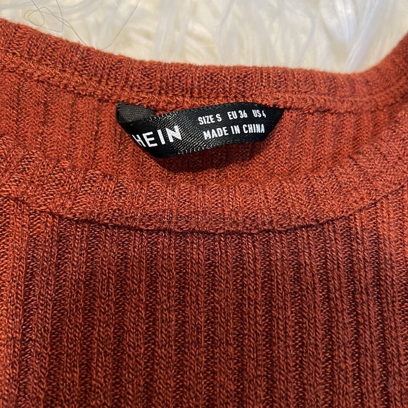 Halter top - Picture 3 of 3